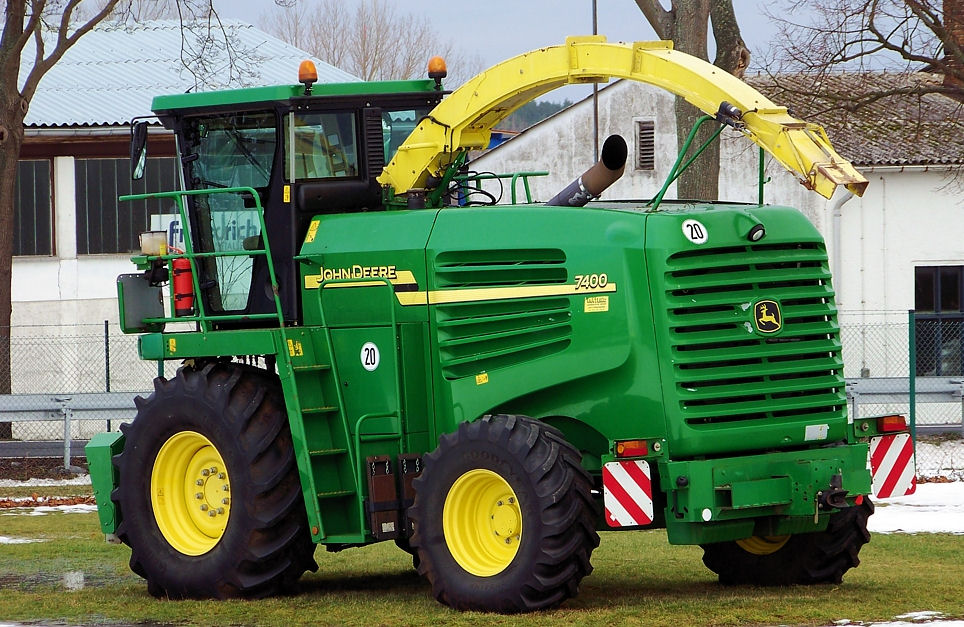 John Deere 7400